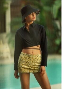 Anthropologie Black cropped Button-Up Shirt XS